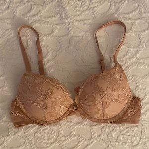 Nude Lace Body by Victoria Push-Up Pigeonnant